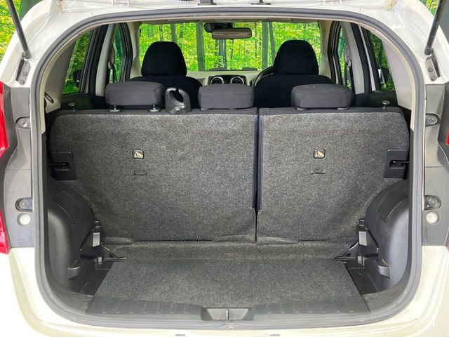 ���i�̂���������ʋ΁A���}���ɏ\���ȉ׎��X�y�[�X���m�ۂ��Ă���܂��B�Z�J���h�V�[�g��|���ƁA�傫�ȉו��̐ύڂ��\�ł���