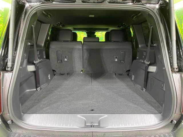 ���i�̂���������ʋ΁A���}���ɏ\���ȉ׎��X�y�[�X���m�ۂ��Ă���܂��B�Z�J���h�V�[�g��|���ƁA�傫�ȉו��̐ύڂ��\�ł���