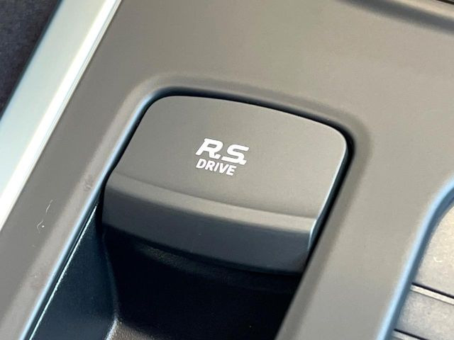 ●走行モードセレクタ:それぞれ使用用途に合わせた走行モードが選択可能です!いつものドライブがより楽しくなる装備です!