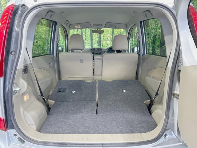 ���i�̂���������ʋ΁A���}���ɏ\���ȉ׎��X�y�[�X���m�ۂ��Ă���܂��B�Z�J���h�V�[�g��|���ƁA�傫�ȉו��̐ύڂ��\�ł���