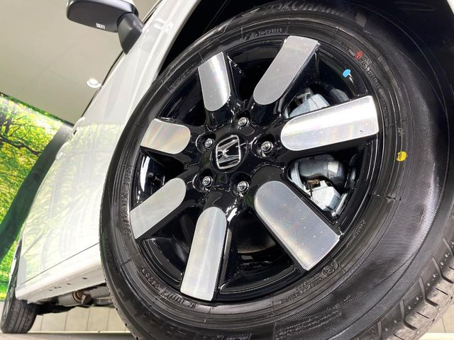 �y����15�C���`�A���~�z�C�[���z�O�ςɃ}�b�`���������A���~�z�C�[���𑕒����Ă���܂��B�e��ЊO�A���~�z�C�[����A�X�^�b�h���X�^�C�����戵�����Ă���܂��B���񂲑��k����������