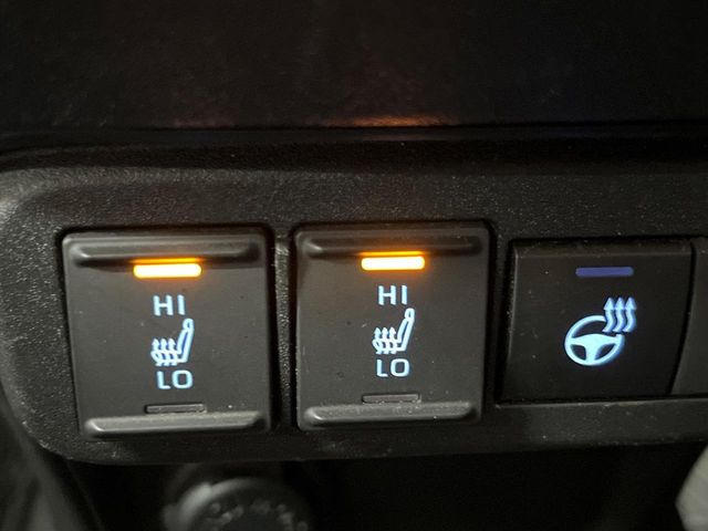 【シートヒーター】寒い日に重宝するシートヒーター!エアコンより早く温まってくれます!エアコンの温風は乾燥するから苦手、という方にもをおすすめです。