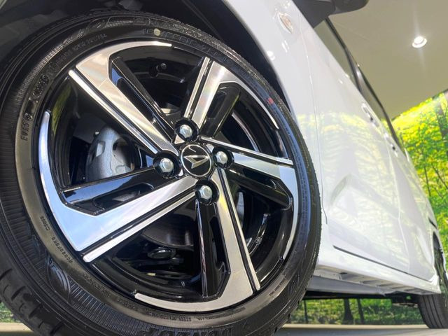 �y����15�C���`�A���~�z�C�[���z�O�ςɃ}�b�`���������A���~�z�C�[���𑕒����Ă���܂��B�e��ЊO�A���~�z�C�[����A�X�^�b�h���X�^�C�����戵�����Ă���܂��B���񂲑��k����������