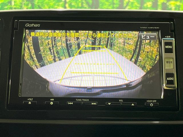 【バックカメラ】駐車時に後方がリアルタイム映像で確認できます。大型商業施設や立体駐車場での駐車時や、夜間のバック時に大活躍!運転スキルに関わらず、今や必須となった装備のひとつです!