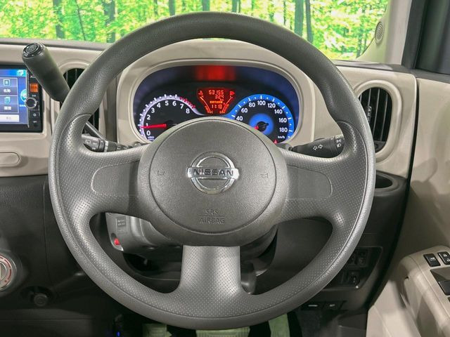 �C���e���A�ɍ��킹���f�U�C���̃X�e�A�����O�́A�^�]�������̂��Ƃ��l���A�^�]���₷���`��A�傫���ł��B�����x�A���ۂɐG���Ă��m���߂��������B