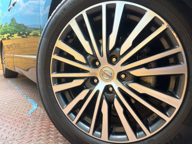 �y����18�C���`�A���~�z�C�[���z�O�ςɃ}�b�`���������A���~�z�C�[���𑕒����Ă���܂��B�e��ЊO�A���~�z�C�[����A�X�^�b�h���X�^�C�����戵�����Ă���܂��B���񂲑��k����������