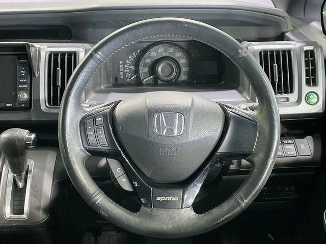 �y�����v�����X�e�A�����O�z�㎿�Ȋv���g�p���邱�ƂŁA��ɂ����������݂ƂĂ��^�]���₷���n���h���ł���