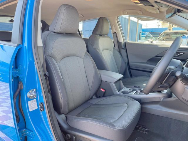 ドライバーによって運転しやすいポジションは異なり、あの車はどうなのか不安なこともありますよね。気になるお車は店頭で乗り込んでご確認いただけます♪