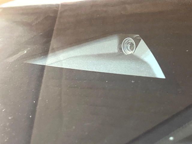 �yi-ACTIVESENSE�z���s���ɑO���̎ԗ�����F�����A�Փ˂������Ȏ��͌x��ƃu���[�L�ŏՓˉ���Ɣ�Q�y�����A�V�X�g�B�����S�Ƀh���C�u�����y���݂��������܂��B