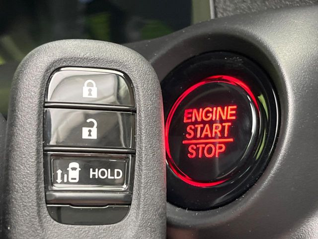 �yHonda�X�}�[�g�L�[�z�J�o����|�P�b�g�ɓ��ꂽ�܂܂ł��h�A�̎{���E�������\�ȃX�}�[�g�L�[�𑕔��B�G���W���̃I���E�I�t�����J�M�����o���K�v����������Ƃ��Ă��֗��ł���