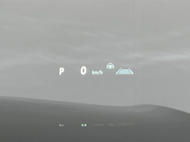 �y�J���[�w�b�h�A�b�v�f�B�X�v���C�z���݂̑��x�⑖�s�����f�W�^���\���ŉ^�]�ȑO���̃K���X�ɓ��e!�J���[�t���Ŏ��F���������A�^�]���ڐ������炳���K�v�ȏ����m�F�ł���̂łƂ��Ă��֗��ň��S!