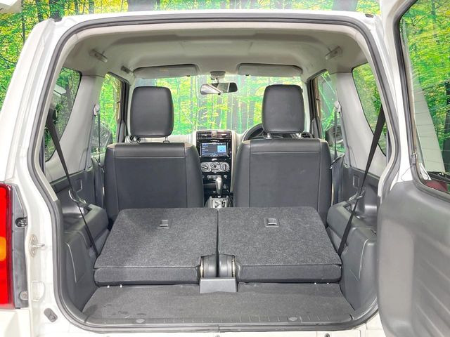 ���i�̂���������ʋ΁A���}���ɏ\���ȉ׎��X�y�[�X���m�ۂ��Ă���܂��B�Z�J���h�V�[�g��|���ƁA�傫�ȉו��̐ύڂ��\�ł���