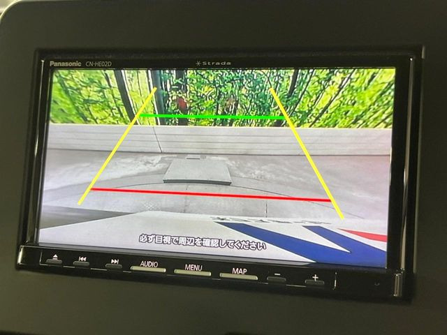 【バックカメラ】駐車時に後方がリアルタイム映像で確認できます。大型商業施設や立体駐車場での駐車時や、夜間のバック時に大活躍!運転スキルに関わらず、今や必須となった装備のひとつです!