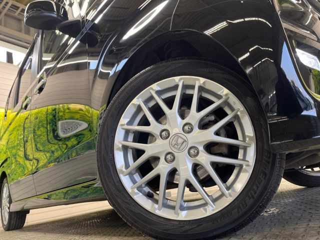 �y����15�C���`�A���~�z�C�[���z�O�ςɃ}�b�`���������A���~�z�C�[���𑕒����Ă���܂��B�e��ЊO�A���~�z�C�[����A�X�^�b�h���X�^�C�����戵�����Ă���܂��B���񂲑��k����������