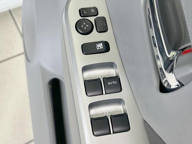 �y�d���i�[�~���[�z�T�C�h�~���[�͓d���i�[���ƂȂ��Ă���A�������ԏ�ł��L�Y�������X�N��}�����܂��B