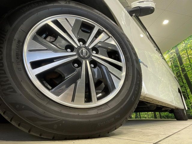 �y����15�C���`�A���~�z�C�[���z�O�ςɃ}�b�`���������A���~�z�C�[���𑕒����Ă���܂��B�e��ЊO�A���~�z�C�[����A�X�^�b�h���X�^�C�����戵�����Ă���܂��B���񂲑��k����������