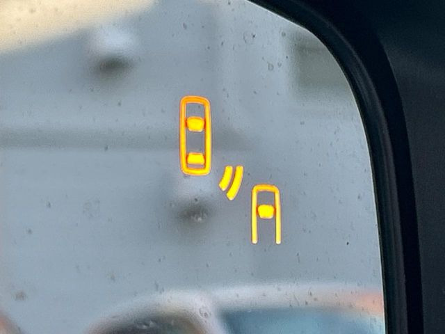 �y�����r�[�N���f�B�e�B�N�V�����z���s���A�h�A�~���[�̎��p�ɂȂ�₷���ӏ��Ɍ㑱�Ԃ��ڋ߂���ƃT�C�h�~���[�t�߂Ɍx����\���A�h���C�o�[�ɒ��ӊ��N�ƁA����̍ۂ̓n���h��������A�V�X�g�����܂��B