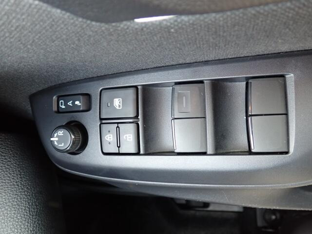 �d���i�[���h�A�~���[�E�p���[�E�B���h�E�������Ă��܂��B