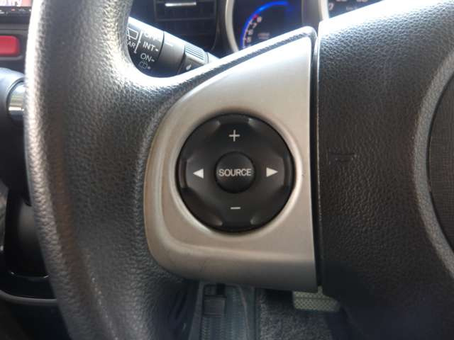 �X�e�A�����O�X�C�b�`���^�]���A�O������ڐ������炷���ƂȂ��A�I�[�f�B�I���̑��삪�\�ȕ֗��@�\!���S&���K�ȃh���C�u�����o���Ă���܂�!