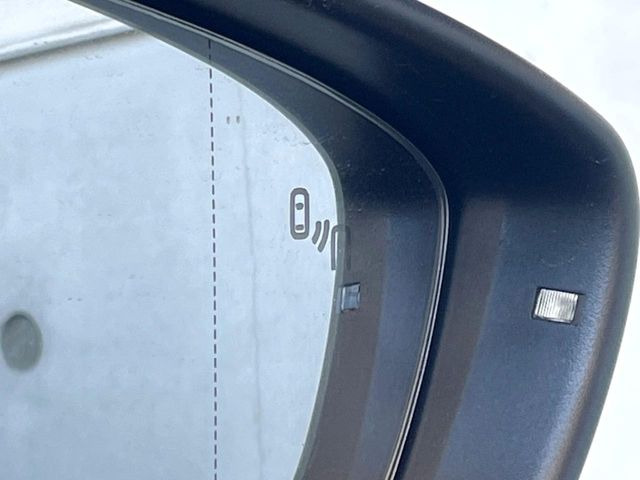 ���u���C���h�A�V�X�g�Z���T�[:���p����̎Ԃ����m���A�h���C�o�[���Ԑ��ύX���s���ۂɁA�x�����Ƌ��ɒ��ӂ𑣂��Ă������S�@�\�ł�!