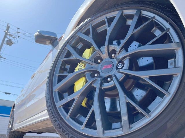 �y�O���[�h��p����19�C���`�A���~�z�C�[���z�f�U�C�����̍��������A���~�z�C�[���𑕒����Ă���܂��B�e��ЊO�A���~�z�C�[����A�X�^�b�h���X�^�C�����戵�����Ă���܂��B���񂲑��k����������