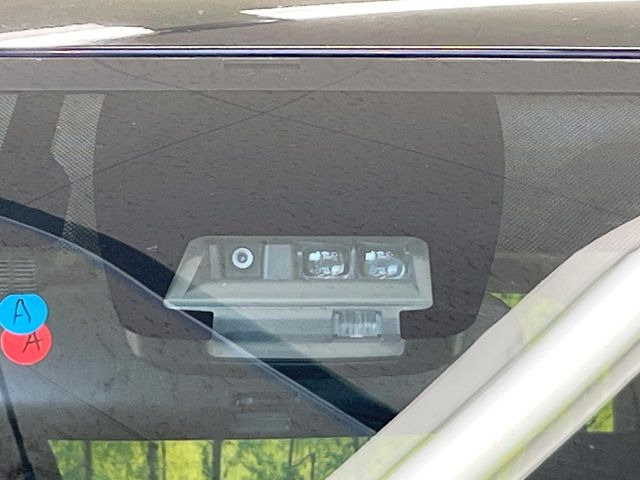 �y�g���^�Z�[�t�e�B�Z���X�z���s���ɑO���̎ԗ�����F�����A�Փ˂������Ȏ��͌x��ƃu���[�L�ŏՓˉ���Ɣ�Q�y�����A�V�X�g�B�����S�Ƀh���C�u�����y���݂��������܂��Bm