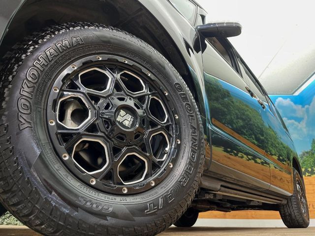 �O�ςɃ}�b�`�����A���~�z�C�[���𑕒����Ă���܂��B�e��A���~�z�C�[����A�X�^�b�h���X�^�C�����戵�����Ă���܂��B���񂲑��k����������