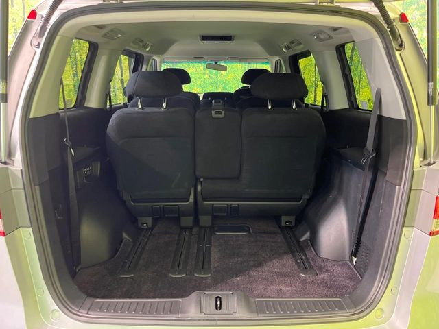 ���i�̂���������ʋ΁A���}���ɏ\���ȉ׎��X�y�[�X���m�ۂ��Ă���܂��B�Z�J���h�V�[�g��|���ƁA�傫�ȉו��̐ύڂ��\�ł��B