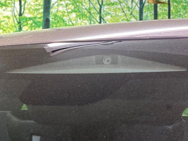 【トヨタセーフティセンス】走行中に前方の車両等を認識し、衝突しそうな時は警報とブレーキで衝突回避と被害軽減をアシスト。より安全にドライブをお楽しみいただけます。