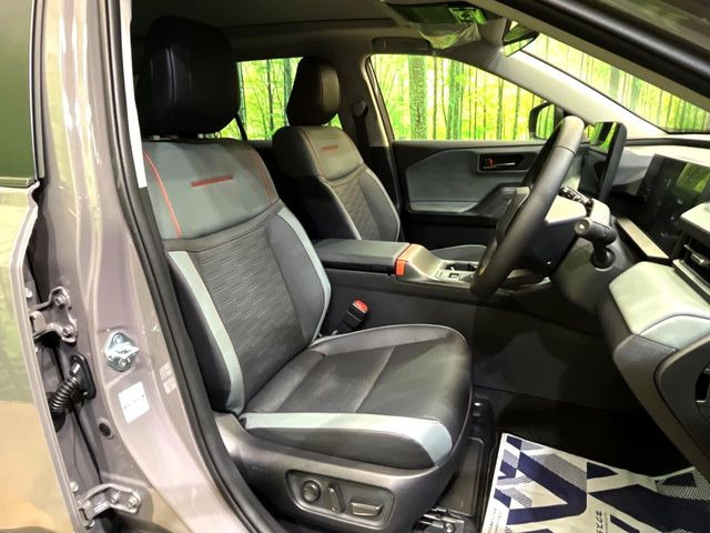 運転席シート廻りは使用感も少なく、良好な状態となっています。丁寧に使われていたことがよくわかりますね。