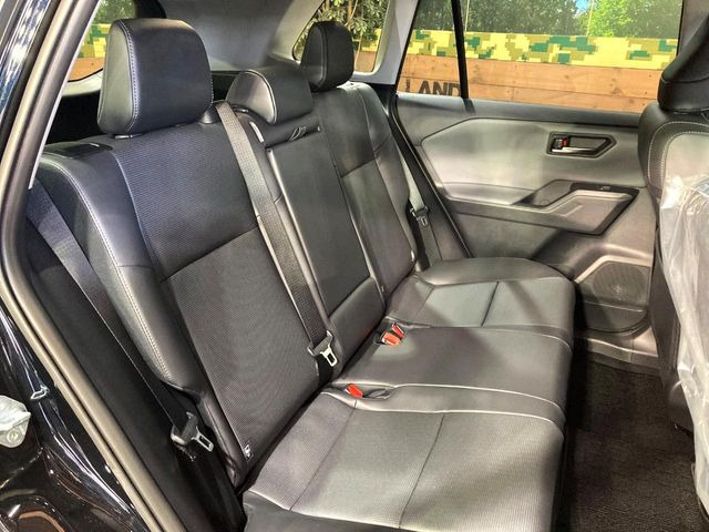 高品質なオリジナルフロアマットもオプションにてご用意しております。お好きなデザインやカラーをお車に合わせて選んでいただくことができます♪