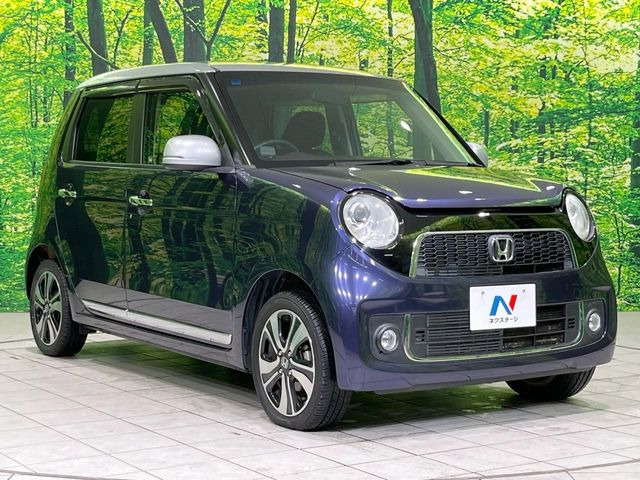 高透明度のガラス皮膜で撥水はもちろん、上質なツヤ・光沢を実現。紫外線や酸性雨から大切な愛車を保護し、色あせ・劣化を防止。「弾スプラッシュコート」、「弾プリミッサコート」からお選びいただけます。