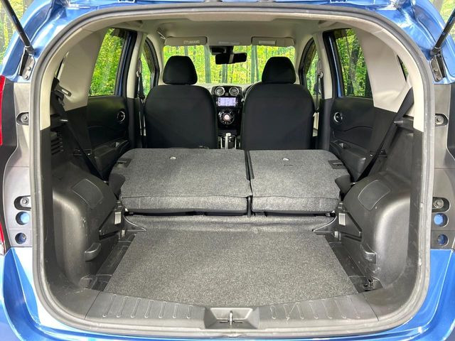 ���i�̂���������ʋ΁A���}���ɏ\���ȉ׎��X�y�[�X���m�ۂ��Ă���܂��B�Z�J���h�V�[�g��|���ƁA�傫�ȉו��̐ύڂ��\�ł���