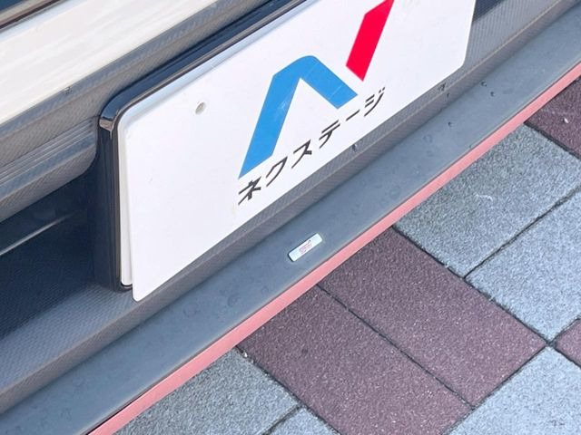 �ySTI�X�^�C���p�b�P�[�W�z�t�����g�E�T�C�h�E���A��STI�̃G�A���œ���B�O�ς̃X�|�[�e�B�[�����ۗ������Ă���邾���łȂ��A�������s���̋�̓o�����X���œK�����Ă���܂��B