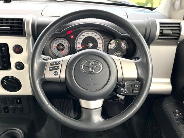 �y�����v�����X�e�A�����O�z�㎿�Ȋv���g�p���邱�ƂŁA��ɂ����������݂ƂĂ��^�]���₷���n���h���ł���