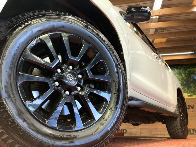 �y����18�C���`�A���~�z�C�[���z�O�ςɃ}�b�`���������A���~�z�C�[���𑕒����Ă���܂��B�e��ЊO�A���~�z�C�[����A�X�^�b�h���X�^�C�����戵�����Ă���܂��B���񂲑��k����������