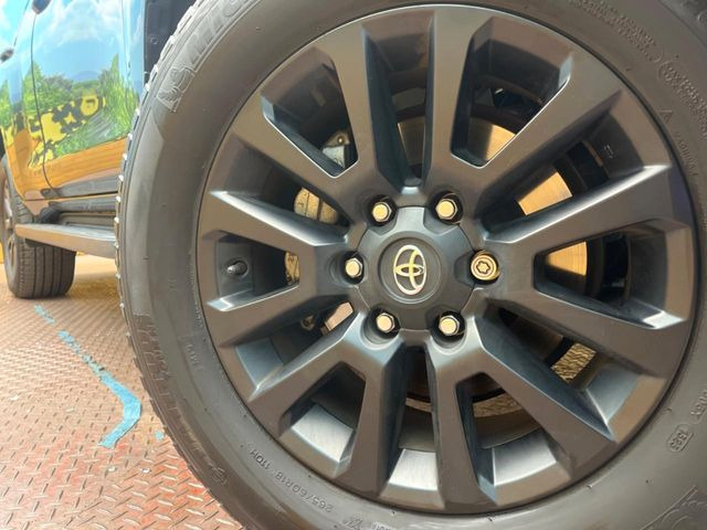 �y�O���[�h��p����18�C���`�A���~�z�C�[���z�f�U�C�����̍��������A���~�z�C�[���𑕒����Ă���܂��B�e��ЊO�A���~�z�C�[����A�X�^�b�h���X�^�C�����戵�����Ă���܂��B���񂲑��k����������