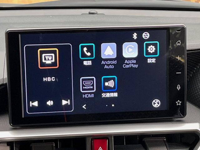 �y9�C���` �f�B�X�v���C�I�[�f�B�I�z���ʂ̃f�B�X�v���C��AppleCarPlay��AndroidAuto�����p�\�B�傫�ȉ�ʂŃX�}�z�i�r�A�v���������p���������܂���