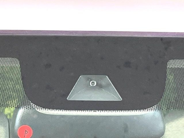 �y�z���_�Z���V���O�z���s���ɑO���̎ԗ�����F�����A�Փ˂������Ȏ��͌x��ƃu���[�L�ŏՓˉ���Ɣ�Q�y�����A�V�X�g�B�����S�Ƀh���C�u�����y���݂��������܂��B