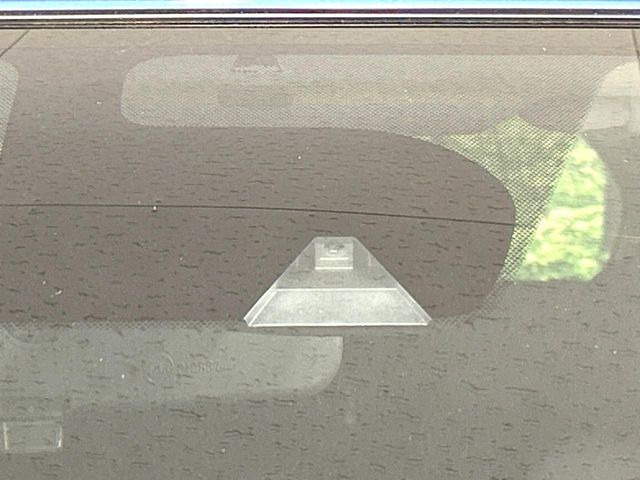 �y�G�}�[�W�F���V�[�u���[�L�z���s���ɑO���̎ԗ�����F�����A�Փ˂������Ȏ��͌x��ƃu���[�L�ŏՓˉ���Ɣ�Q�y�����A�V�X�g�B�����S�Ƀh���C�u�����y���݂��������܂��B