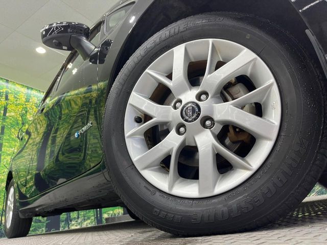 【純正15インチアルミホイール】外観にマッチした純正アルミホイールを装着しております。各種社外アルミホイールや、スタッドレスタイヤも取扱いしております。是非ご相談ください♪