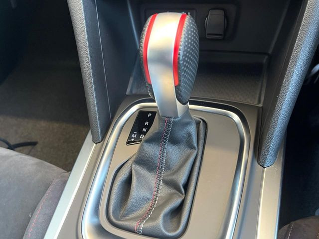 ●MTモード付きAT:通常は自動でおこなわれる変速(ギアチェンジ)をドライバーの操作によって意図的に変えられるシステムです。より一層普段のドライブをお楽しみいただけます!