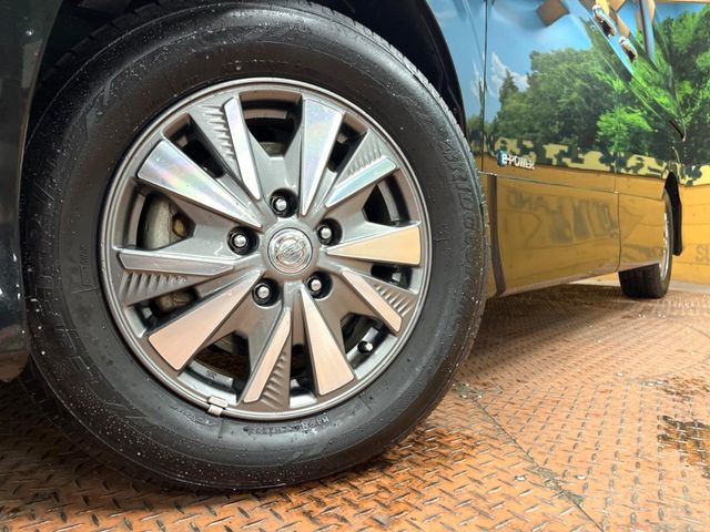 �y����15�C���`�A���~�z�C�[���z�O�ςɃ}�b�`���������A���~�z�C�[���𑕒����Ă���܂��B�e��ЊO�A���~�z�C�[����A�X�^�b�h���X�^�C�����戵�����Ă���܂��B���񂲑��k����������