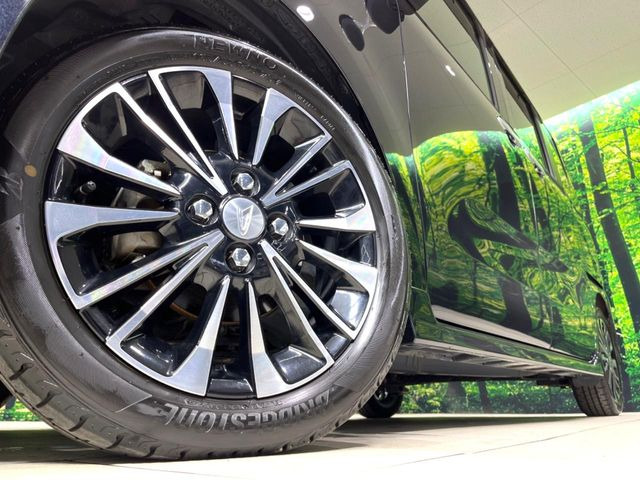 �y�����A���~�z�C�[���z�O�ςɃ}�b�`���������A���~�z�C�[���𑕒����Ă���܂��B�e��ЊO�A���~�z�C�[����A�X�^�b�h���X�^�C�����戵�����Ă���܂��B���񂲑��k����������