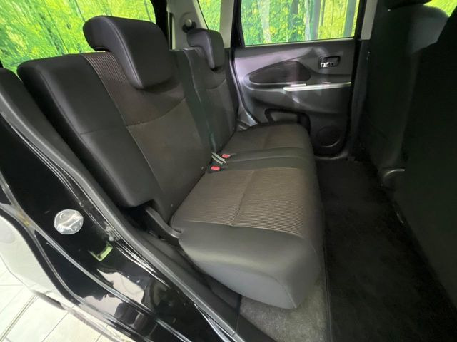 後部座席も気になるようなキズ・汚れやへたり等、大きなダメージはなく、良好な状態です。