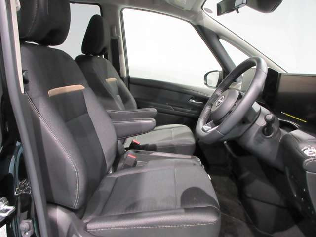 セレナ1.4 e-4ORCE ハイウェイスターV 4WD