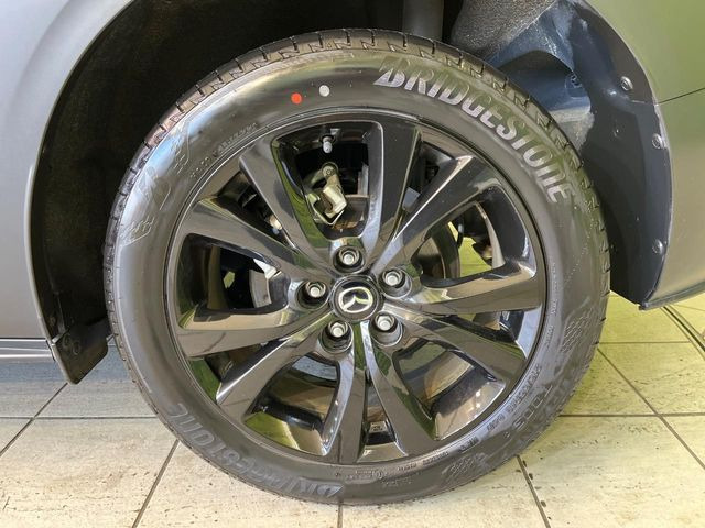 �y����18�C���`�A���~�z�C�[���z�O�ςɃ}�b�`���������A���~�z�C�[���𑕒����Ă���܂��B�e��ЊO�A���~�z�C�[����A�X�^�b�h���X�^�C�����戵�����Ă���܂��B���񂲑��k����������