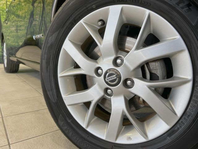 �y����15�C���`�A���~�z�C�[���z�O�ςɃ}�b�`���������A���~�z�C�[���𑕒����Ă���܂��B�e��ЊO�A���~�z�C�[����A�X�^�b�h���X�^�C�����戵�����Ă���܂��B���񂲑��k����������