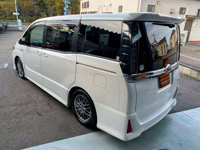 ヴォクシー1.8 ハイブリッド ZS