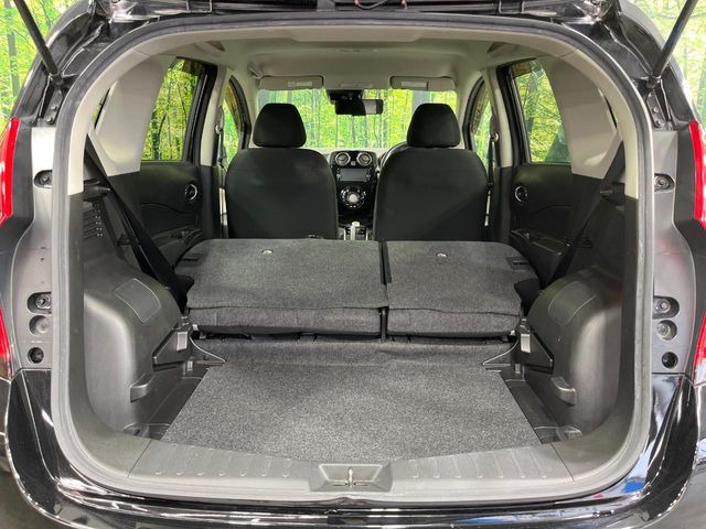 後席を格納すると、これだけの広さが!シーンに合わせたシートアレンジで、大きな荷物も積むことが出来ます♪